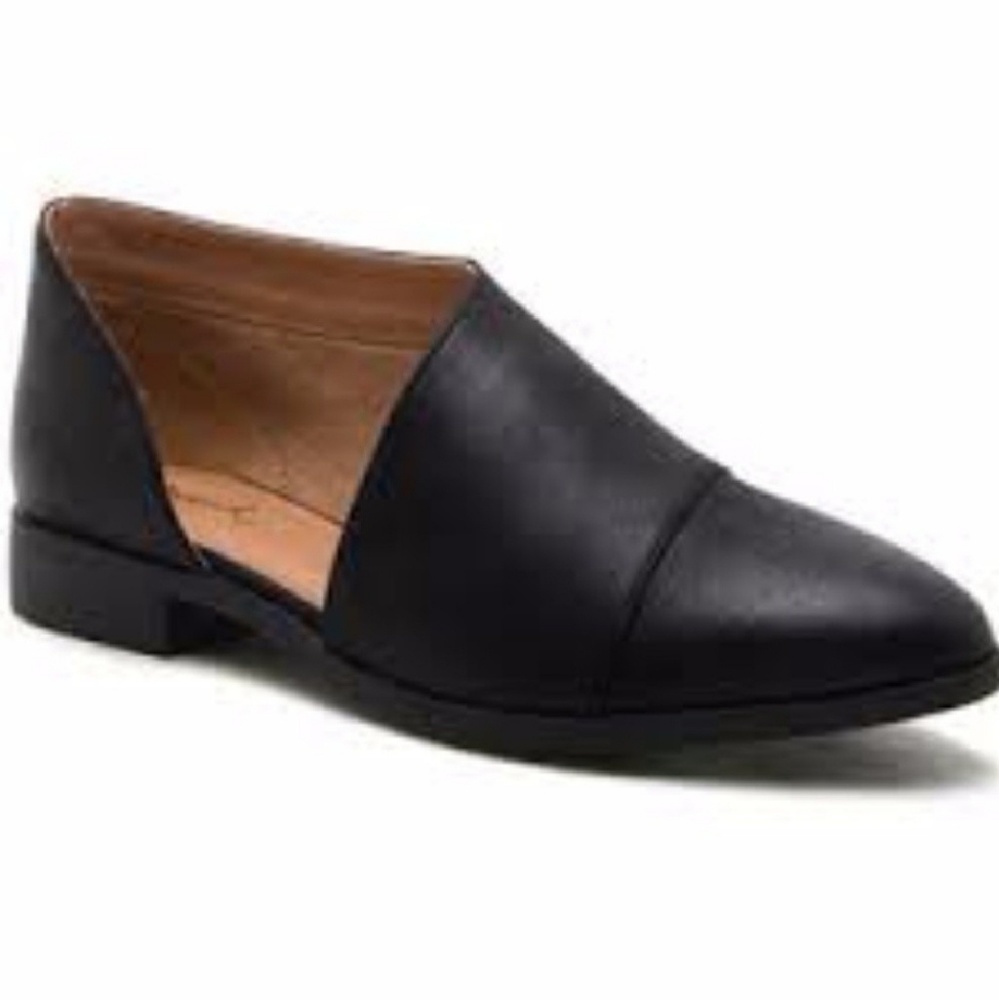 Open side pointed toe booties shoes. Brand new.